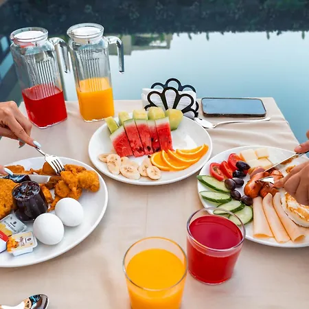 Aks Otel Dıraç