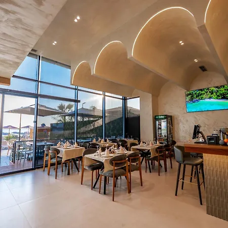 Aks ホテル ドゥラス