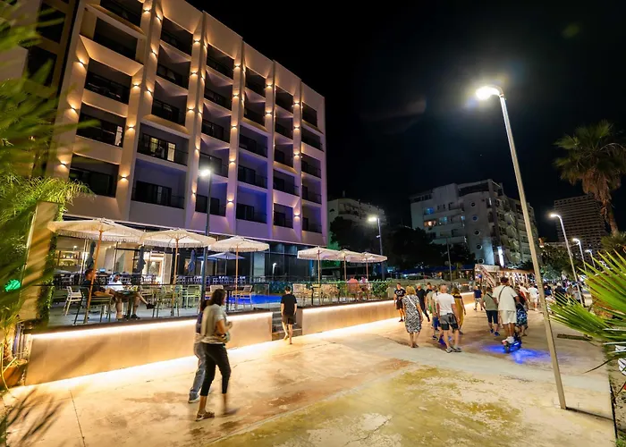 Aks ホテル ドゥラス