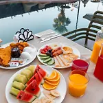 Aks Hotel 4*