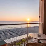 Aks Hotel