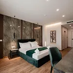 Aks Hotel