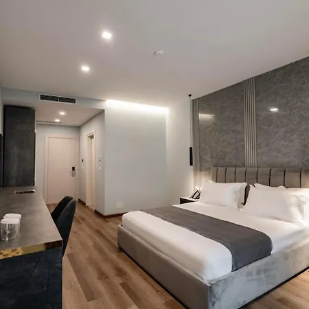 Aks Hotel